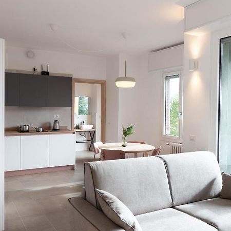 New Exclusive Melegnano Apartments- Near Train Station Bagian luar foto