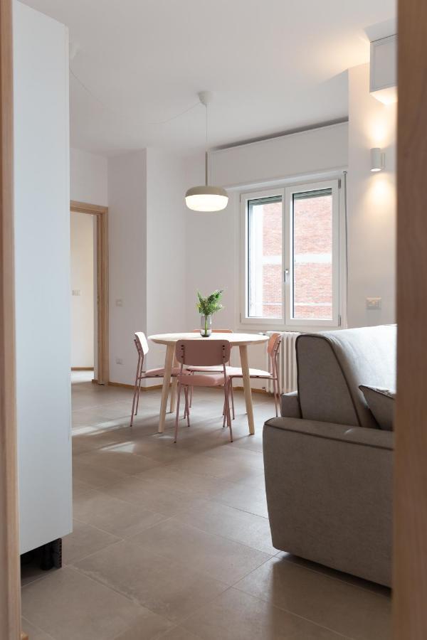 New Exclusive Melegnano Apartments- Near Train Station Bagian luar foto