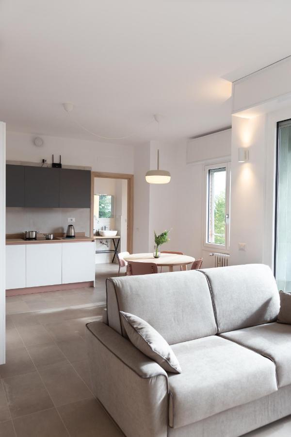 New Exclusive Melegnano Apartments- Near Train Station Bagian luar foto