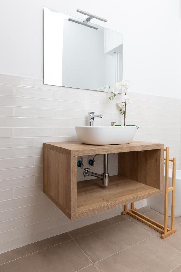 New Exclusive Melegnano Apartments- Near Train Station Bagian luar foto